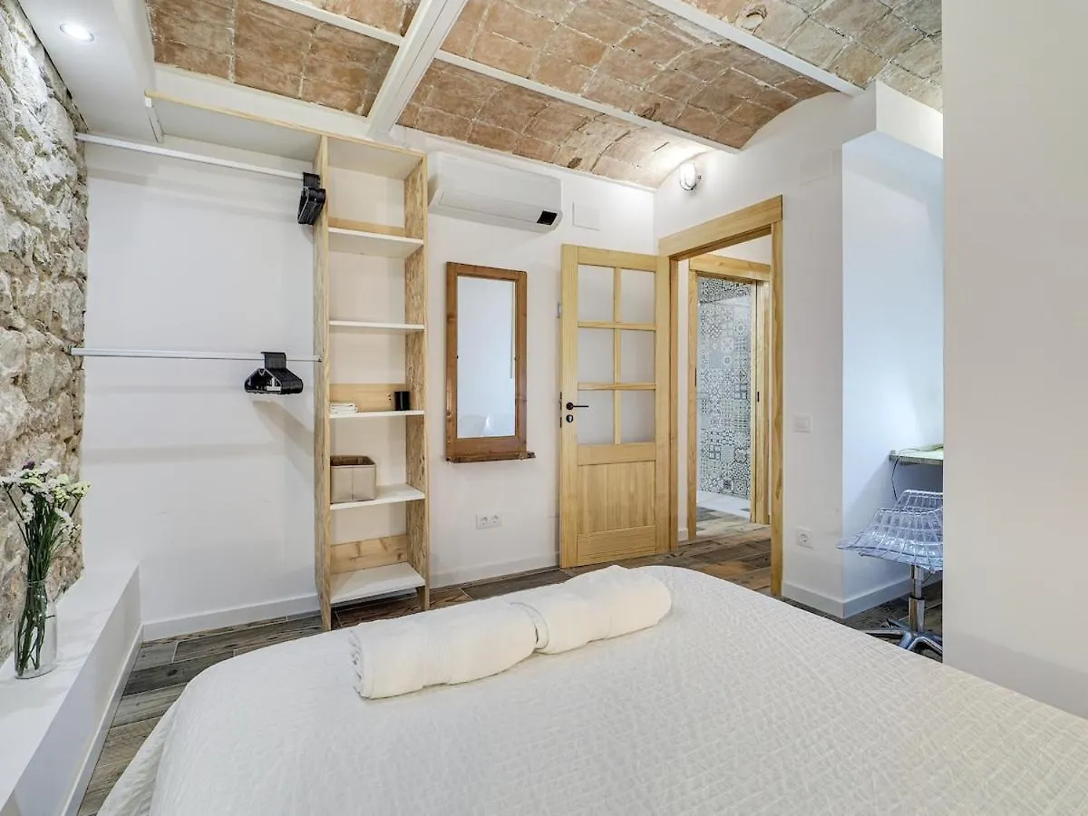Concordia - Beautiful Flat, Spacious, Central 4 Rooms , 2 Bath Barcelone