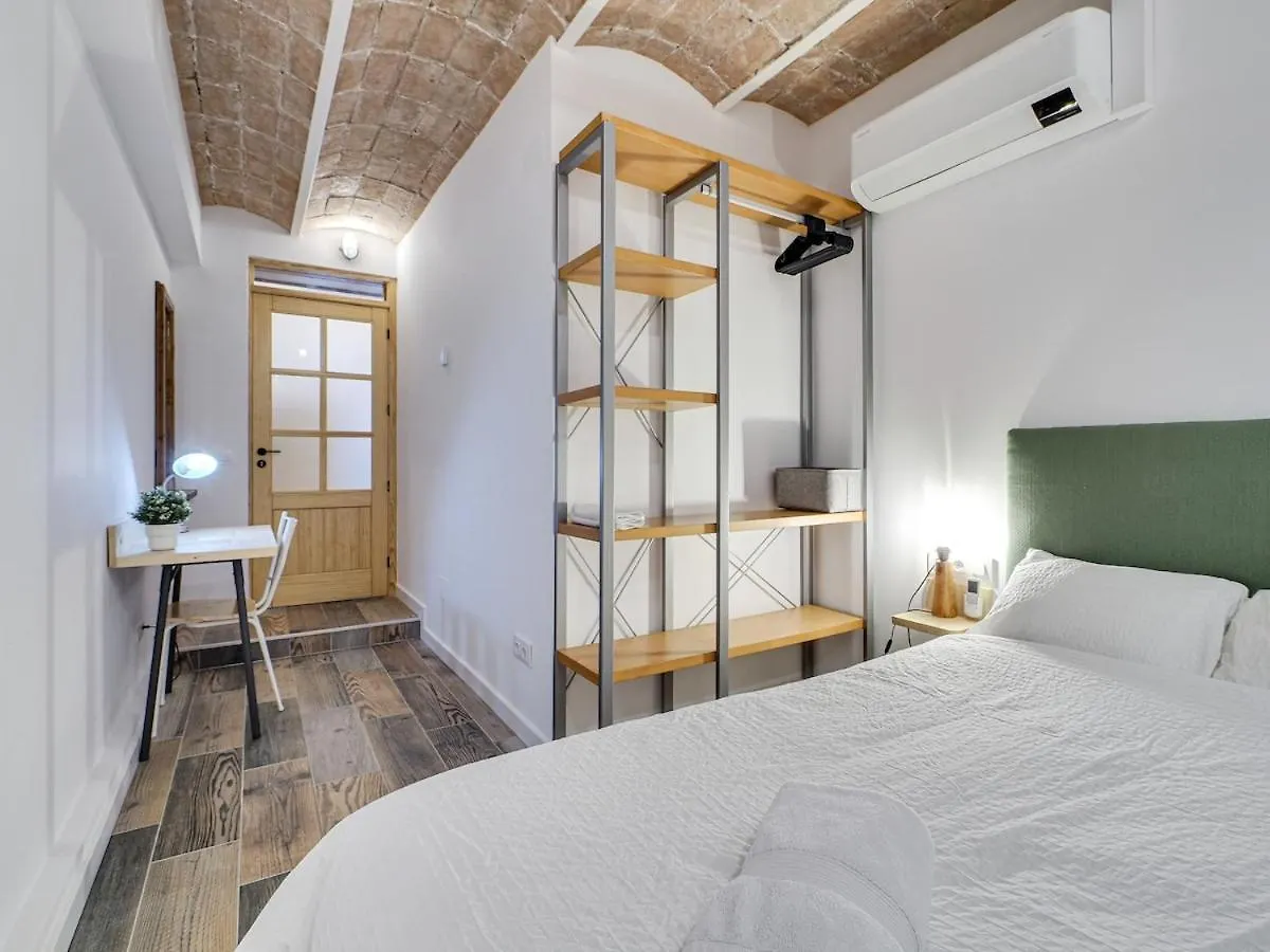 Concordia - Beautiful Flat, Spacious, Central 4 Rooms , 2 Bath Barcelona