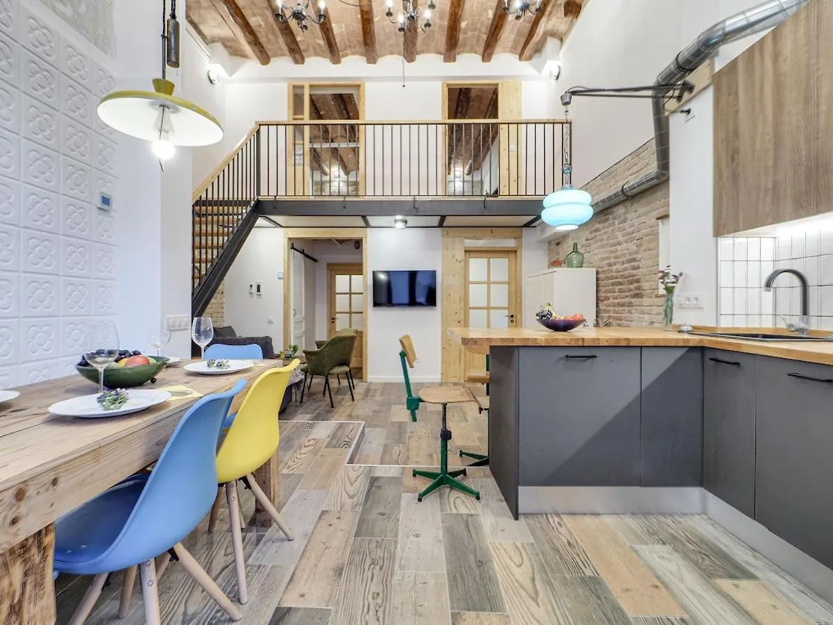Concordia - Beautiful Flat, Spacious, Central 4 Rooms , 2 Bath Barcelona