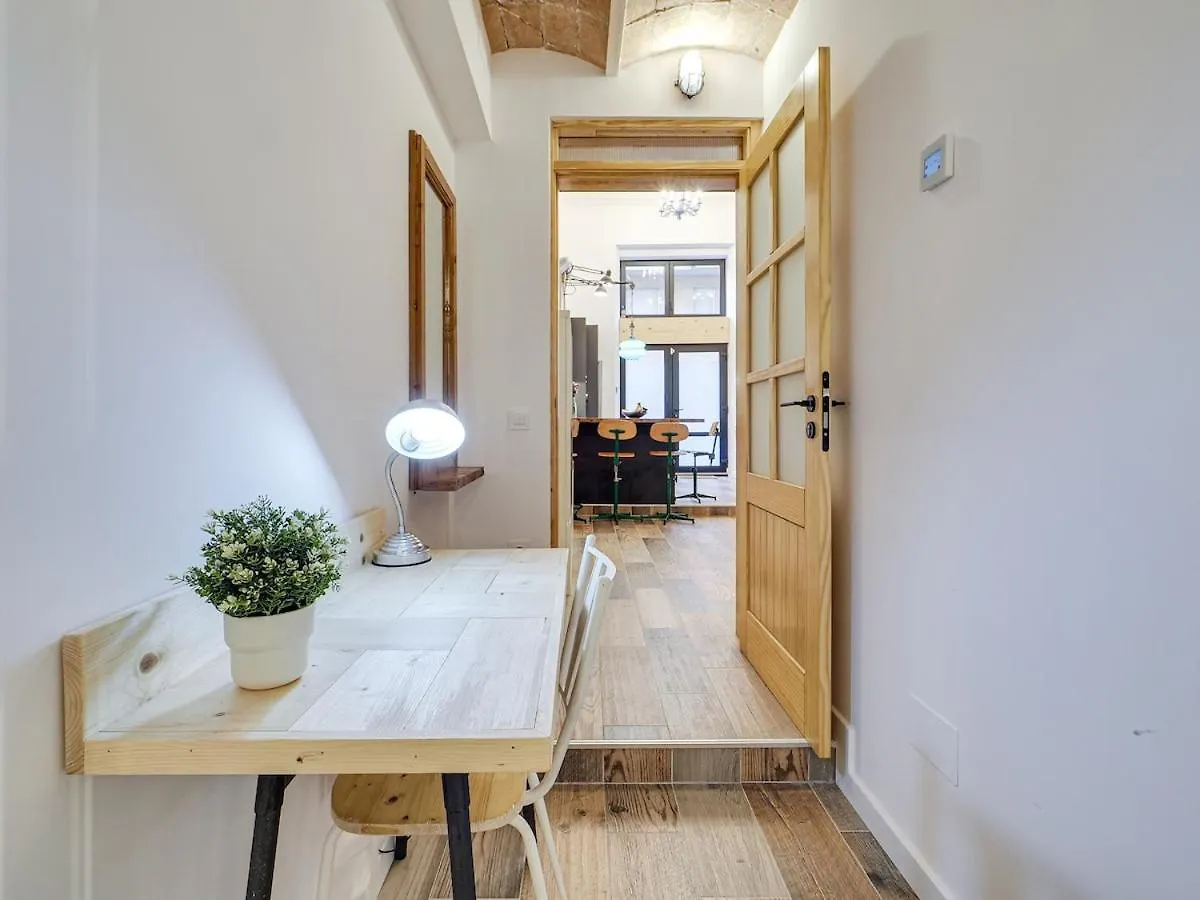 Concordia - Beautiful Flat, Spacious, Central 4 Rooms , 2 Bath Barcelona 0*,  Spanje