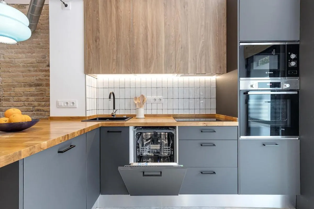 Concordia - Beautiful Flat, Spacious, Central 4 Rooms , 2 Bath Barcelona