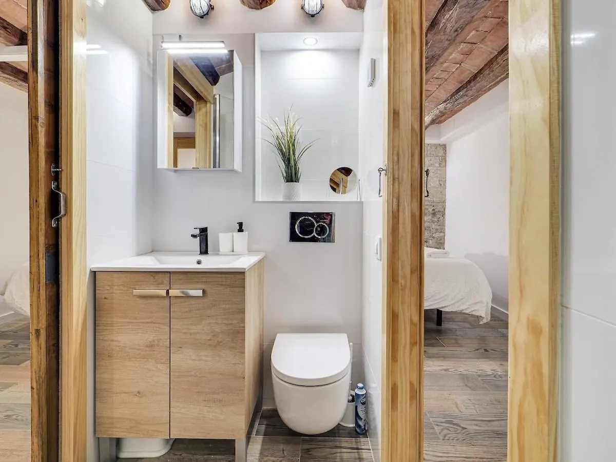 Concordia - Beautiful Flat, Spacious, Central 4 Rooms , 2 Bath Barcelona